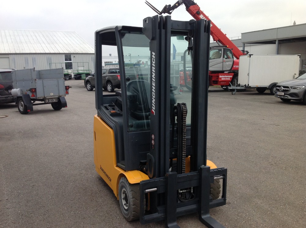 Jungheinrich-EFG215-Elektro